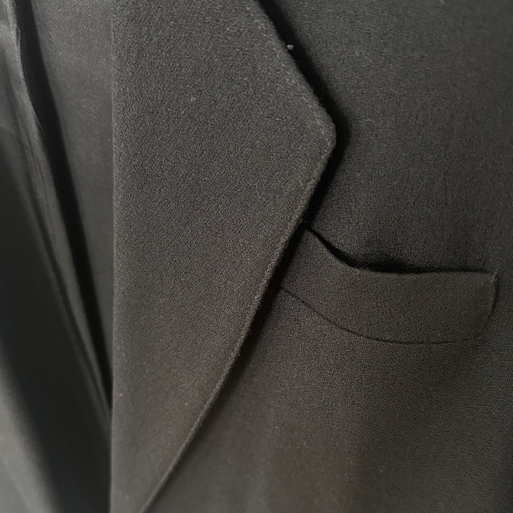 Classic Black Women’s Blazer - Picture 2 of 6